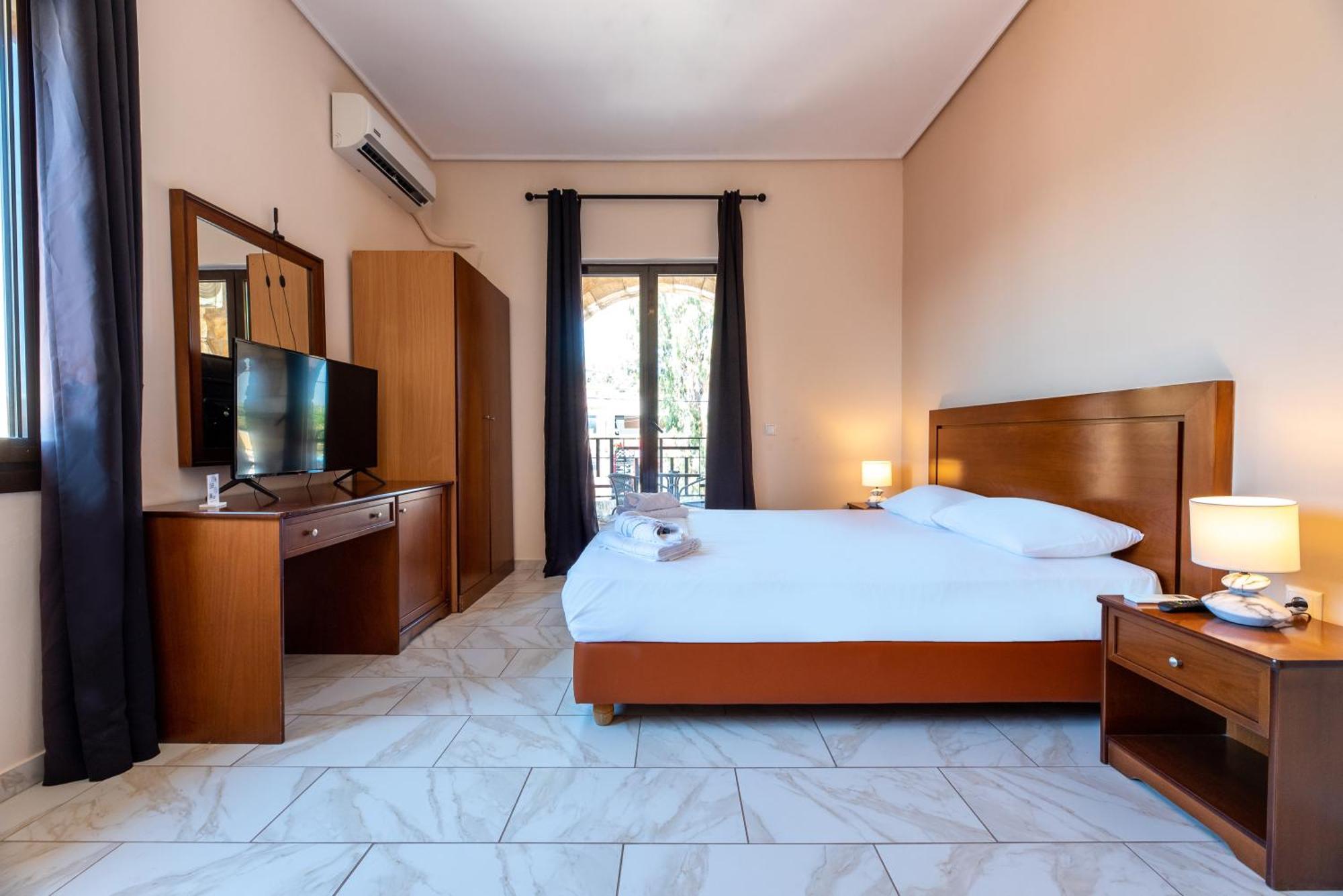 Stone Palace Hotel Near Athen'S Airport Free Shuttle From And To Athen'S Airport Spata  Exterior photo