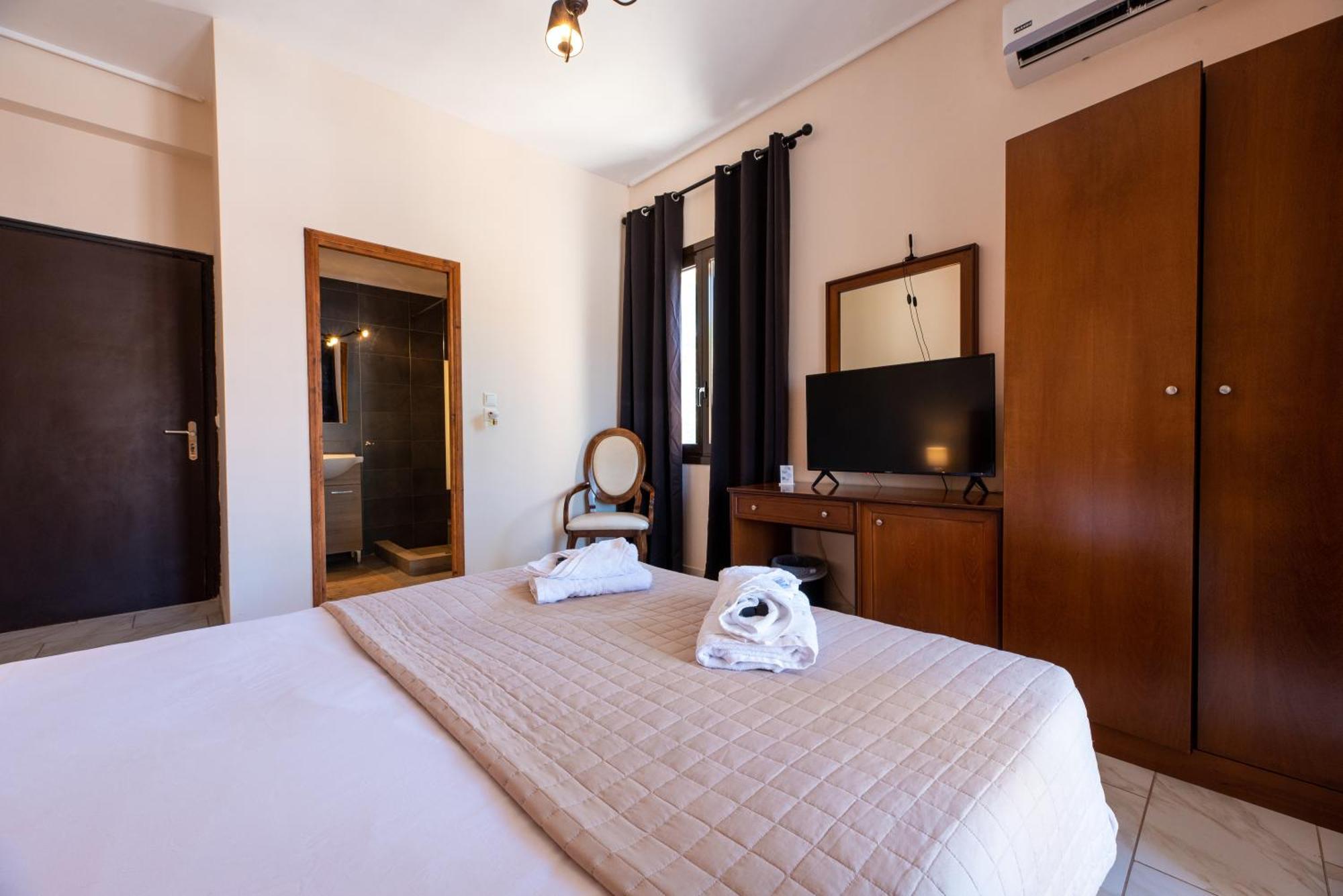 Stone Palace Hotel Near Athen'S Airport Free Shuttle From And To Athen'S Airport Spata  Exterior photo