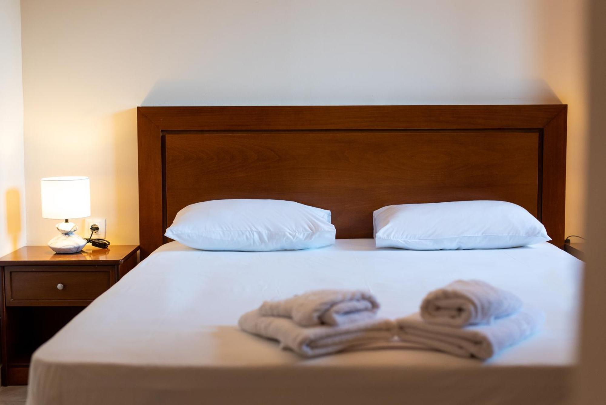 Stone Palace Hotel Near Athen'S Airport Free Shuttle From And To Athen'S Airport Spata  Exterior photo