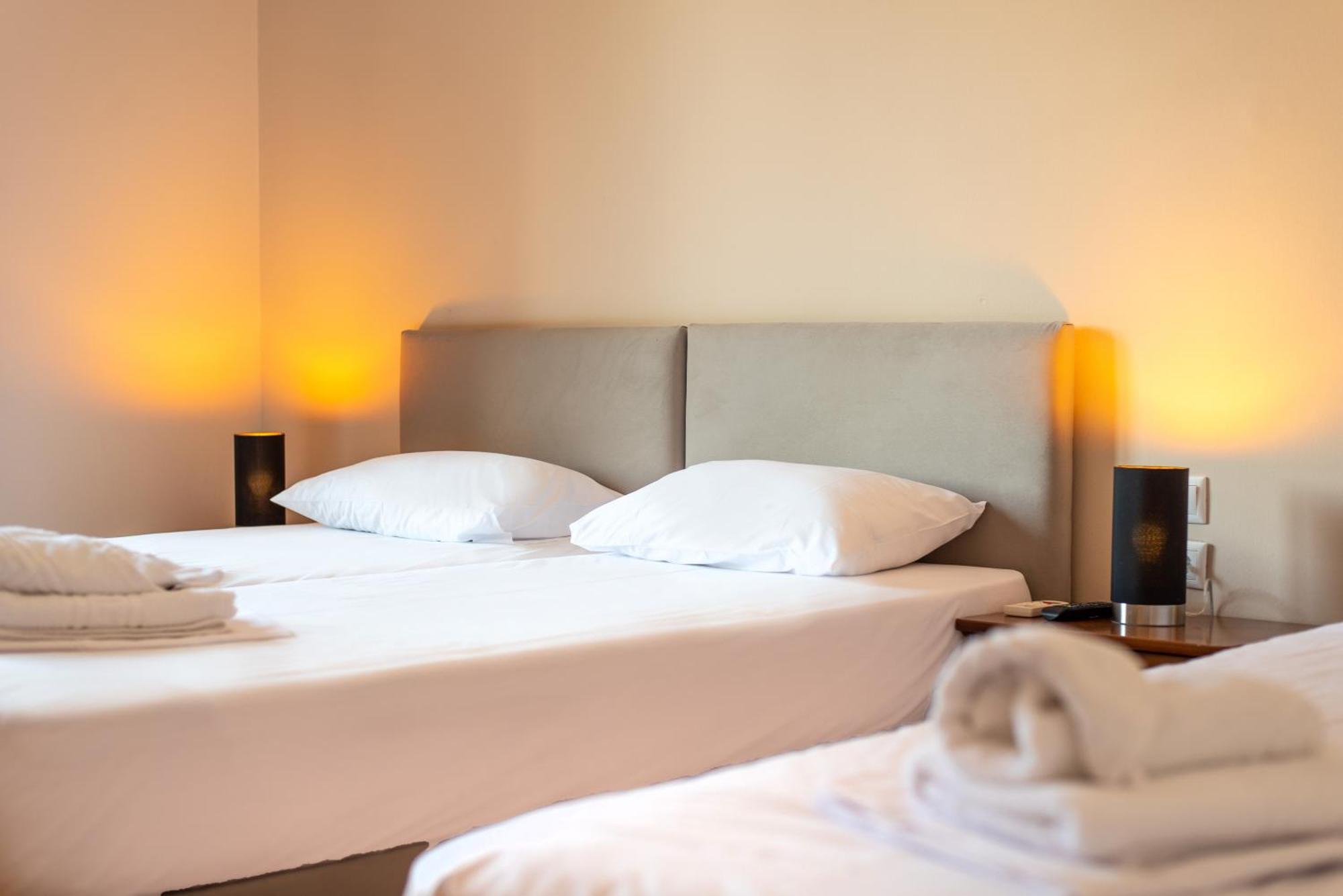 Stone Palace Hotel Near Athen'S Airport Free Shuttle From And To Athen'S Airport Spata  Exterior photo