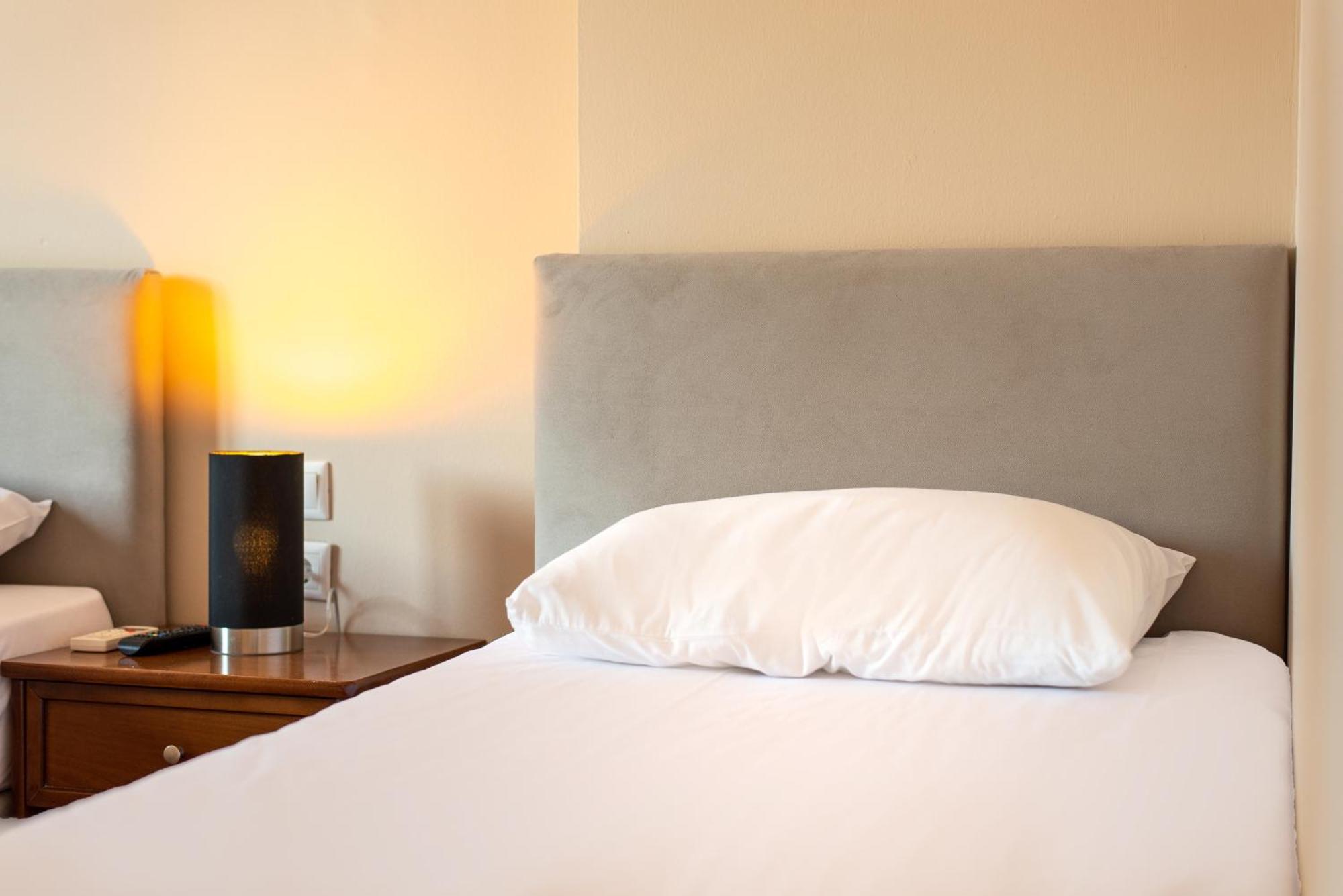 Stone Palace Hotel Near Athen'S Airport Free Shuttle From And To Athen'S Airport Spata  Exterior photo