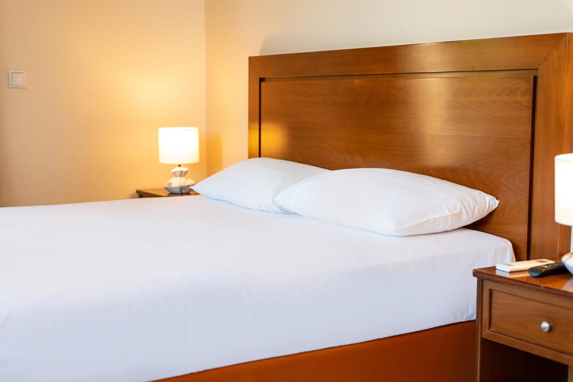 Stone Palace Hotel Near Athen'S Airport Free Shuttle From And To Athen'S Airport Spata  Exterior photo