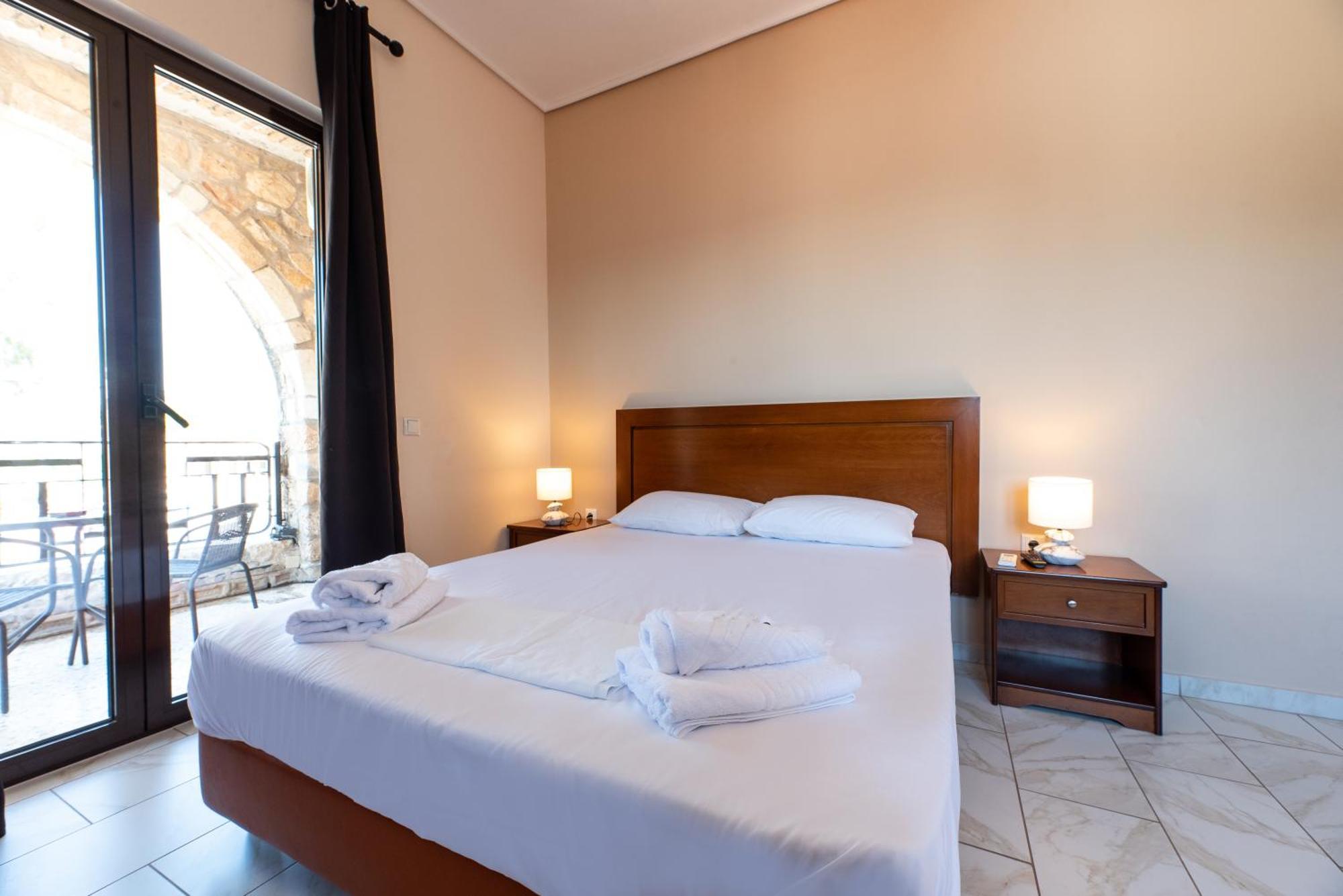 Stone Palace Hotel Near Athen'S Airport Free Shuttle From And To Athen'S Airport Spata  Exterior photo