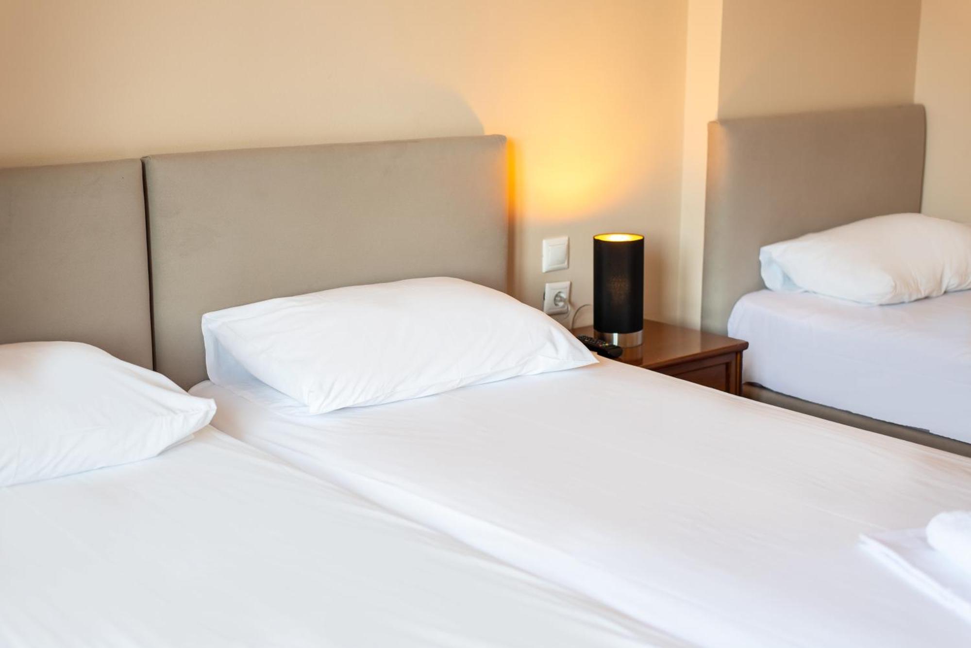 Stone Palace Hotel Near Athen'S Airport Free Shuttle From And To Athen'S Airport Spata  Exterior photo