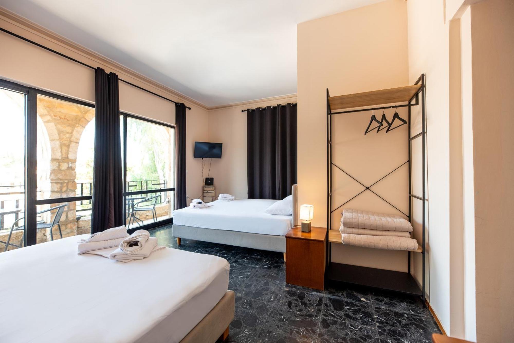 Stone Palace Hotel Near Athen'S Airport Free Shuttle From And To Athen'S Airport Spata  Exterior photo