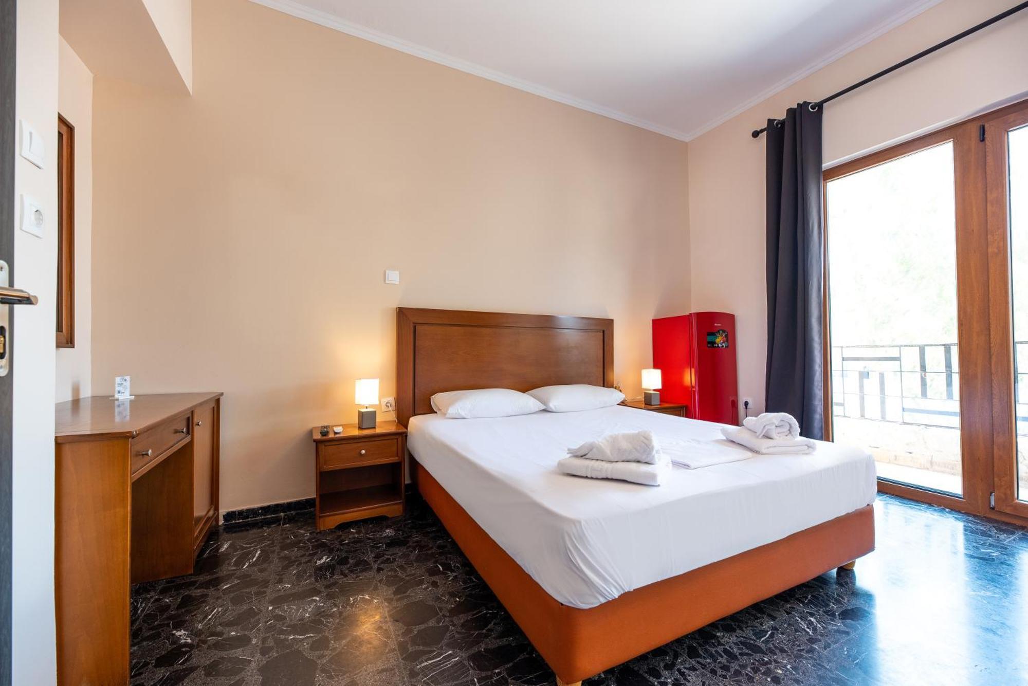 Stone Palace Hotel Near Athen'S Airport Free Shuttle From And To Athen'S Airport Spata  Exterior photo