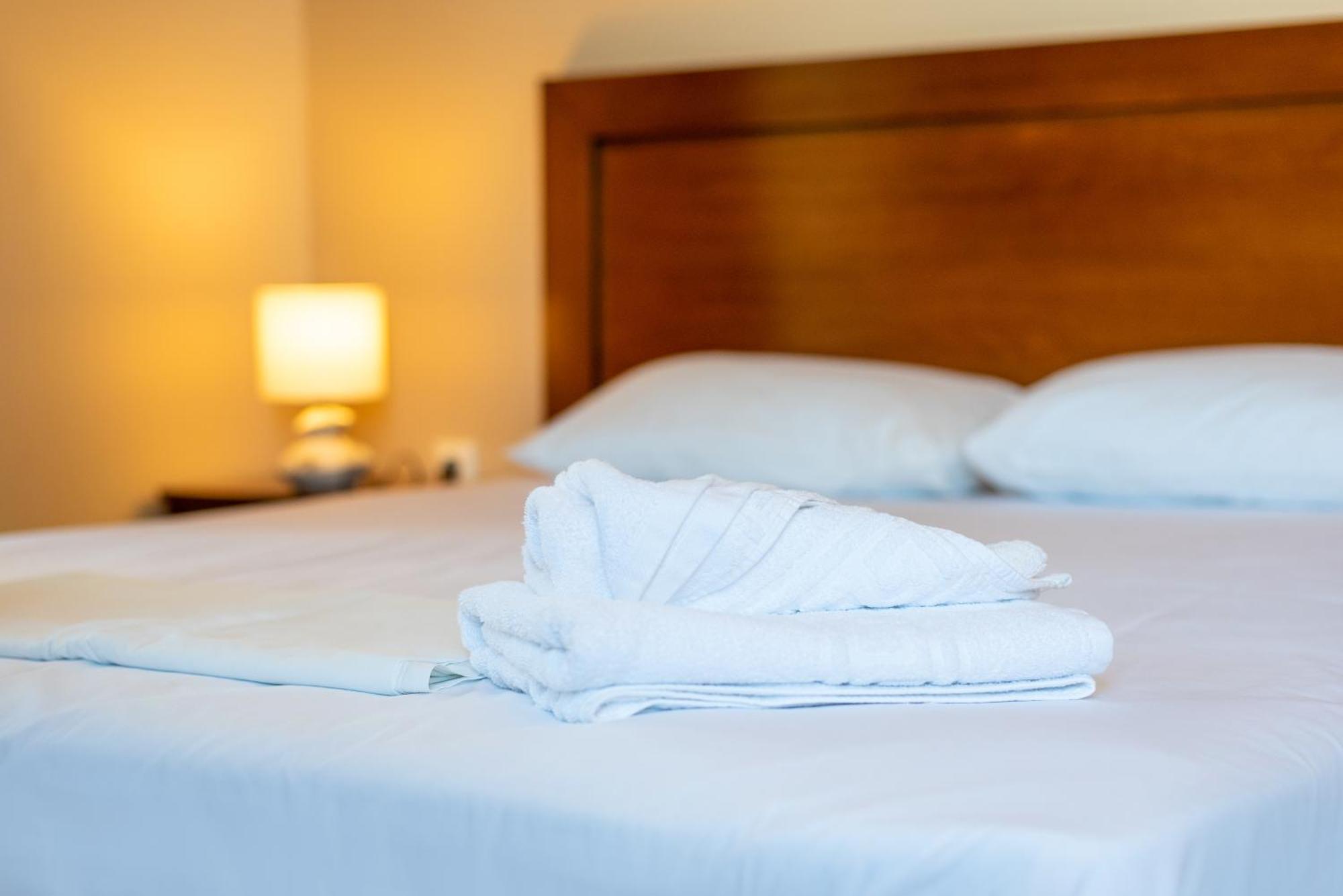 Stone Palace Hotel Near Athen'S Airport Free Shuttle From And To Athen'S Airport Spata  Exterior photo