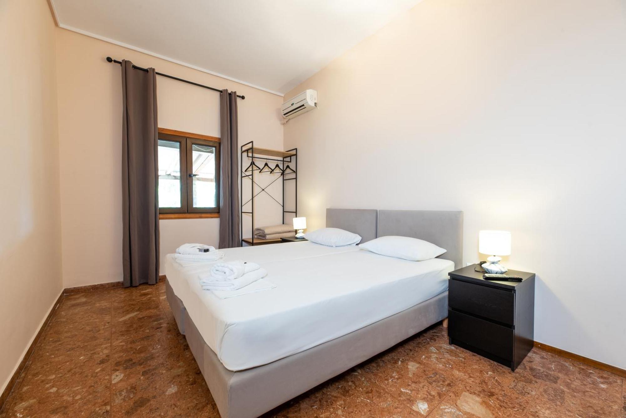 Stone Palace Hotel Near Athen'S Airport Free Shuttle From And To Athen'S Airport Spata  Exterior photo