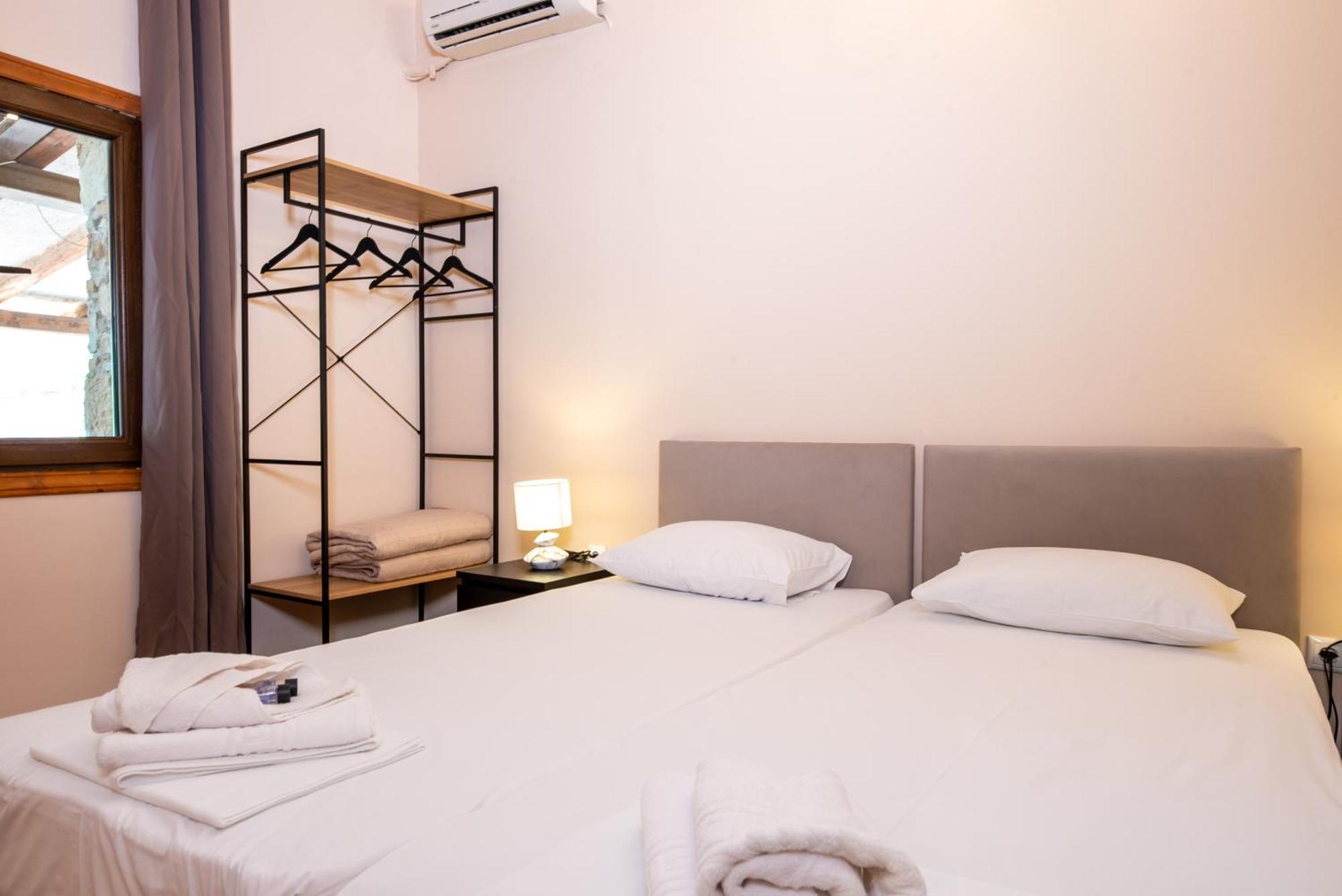 Stone Palace Hotel Near Athen'S Airport Free Shuttle From And To Athen'S Airport Spata  Exterior photo