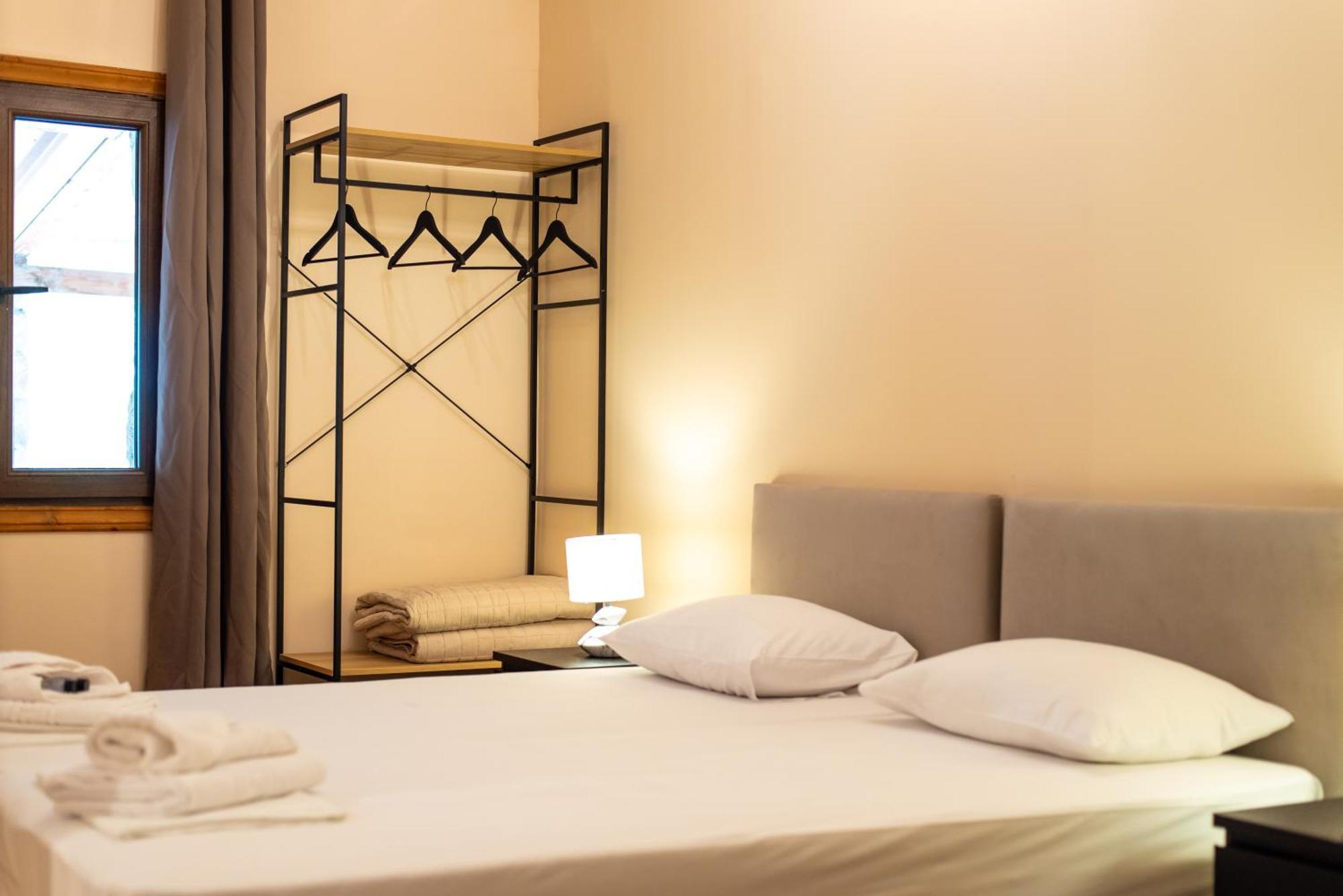 Stone Palace Hotel Near Athen'S Airport Free Shuttle From And To Athen'S Airport Spata  Exterior photo