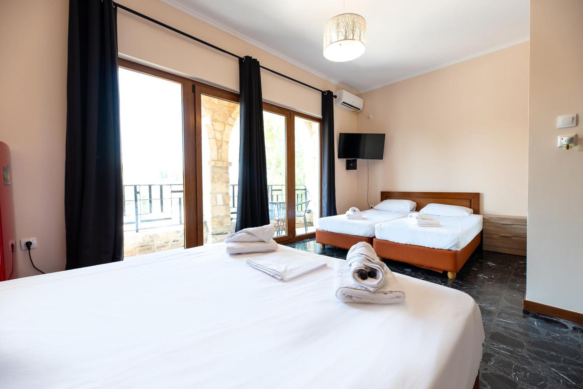 Stone Palace Hotel Near Athen'S Airport Free Shuttle From And To Athen'S Airport Spata  Exterior photo