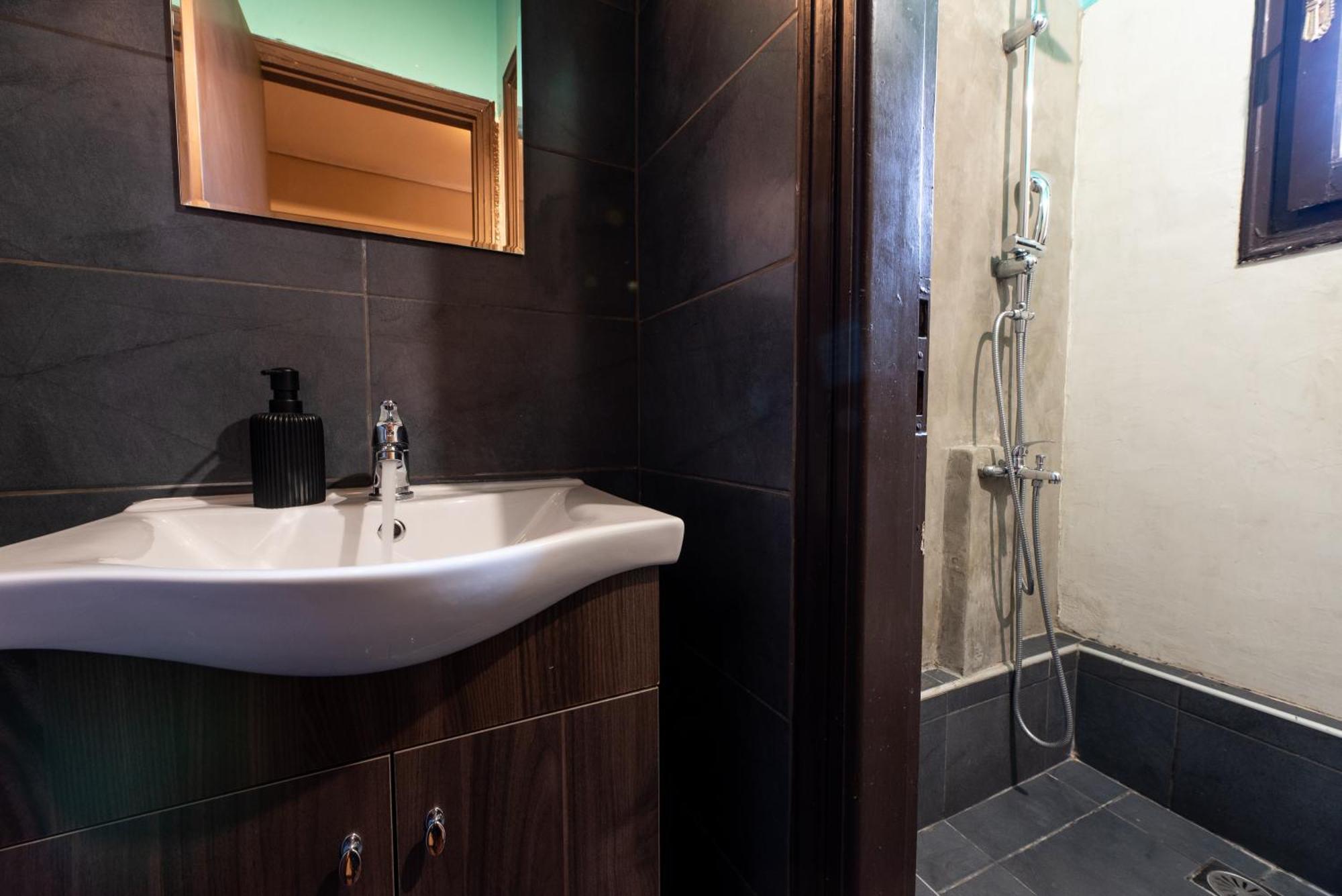 Stone Palace Hotel Near Athen'S Airport Free Shuttle From And To Athen'S Airport Spata  Exterior photo