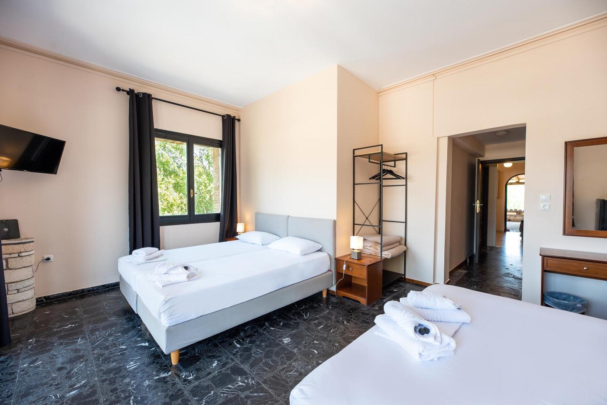 Stone Palace Hotel Near Athen'S Airport Free Shuttle From And To Athen'S Airport Spata  Exterior photo
