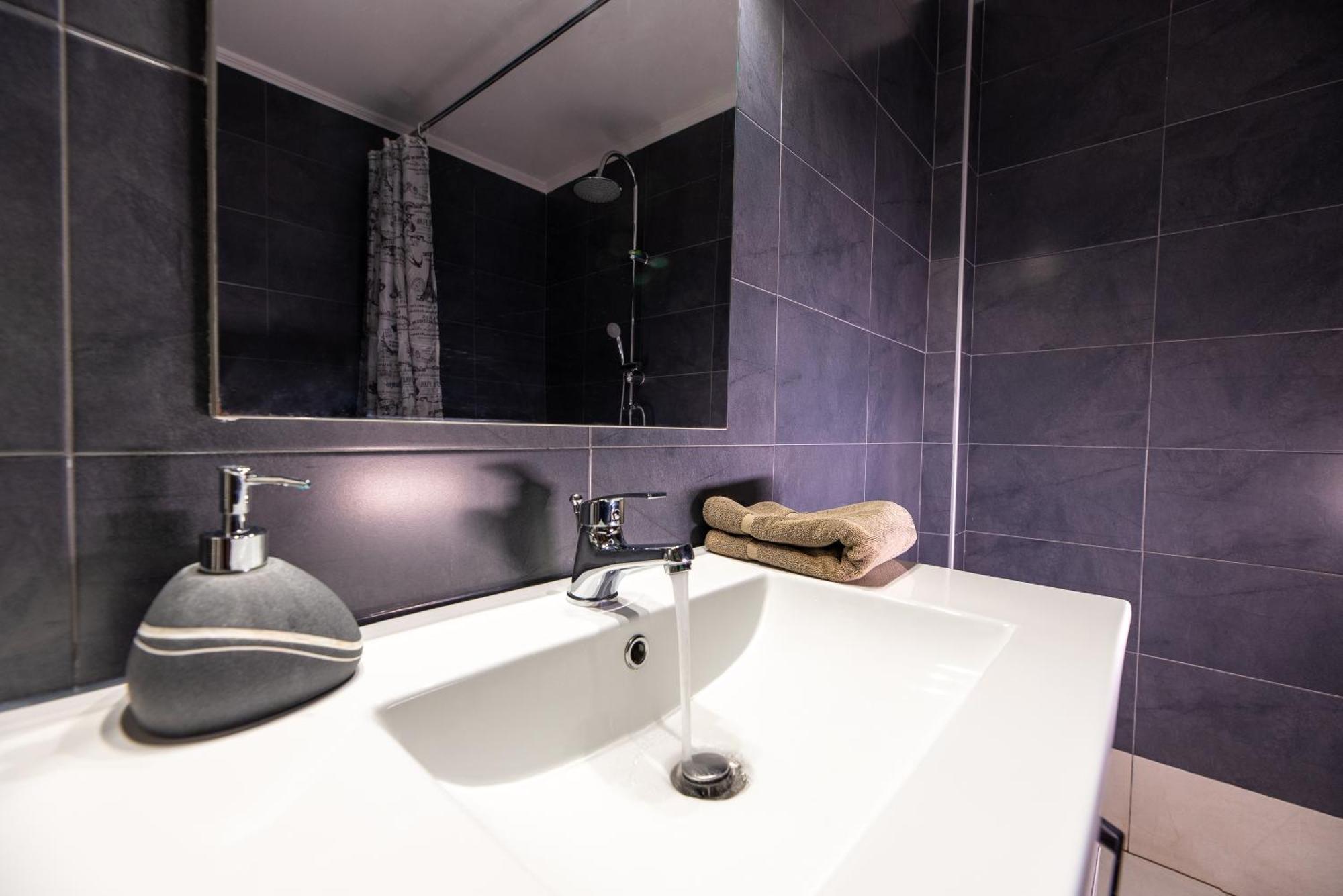 Stone Palace Hotel Near Athen'S Airport Free Shuttle From And To Athen'S Airport Spata  Exterior photo
