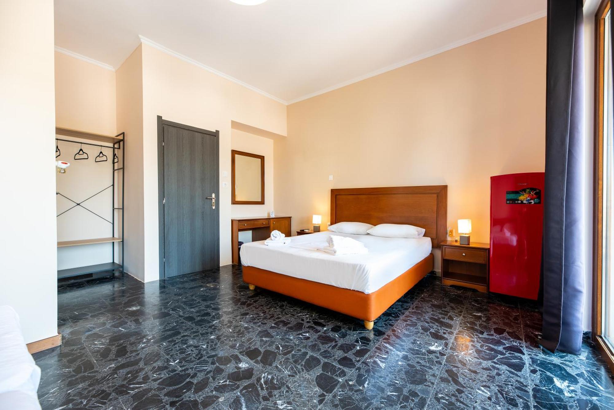 Stone Palace Hotel Near Athen'S Airport Free Shuttle From And To Athen'S Airport Spata  Exterior photo
