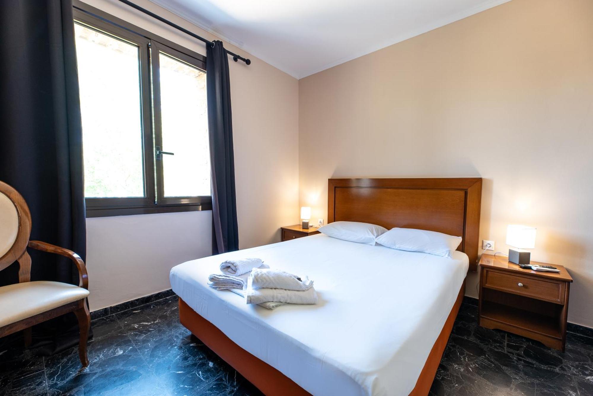Stone Palace Hotel Near Athen'S Airport Free Shuttle From And To Athen'S Airport Spata  Exterior photo
